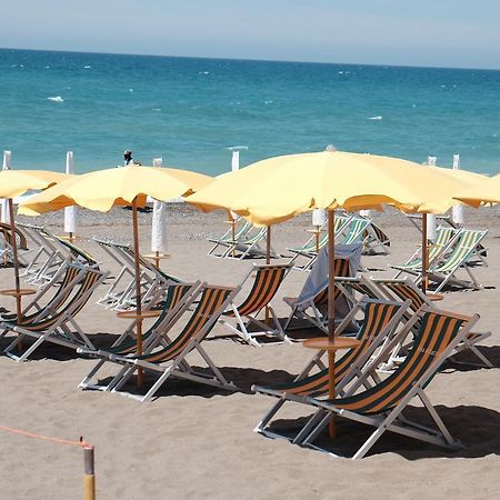 Camping Casa Di Caccia Marina Di Bibbona Exteriör bild