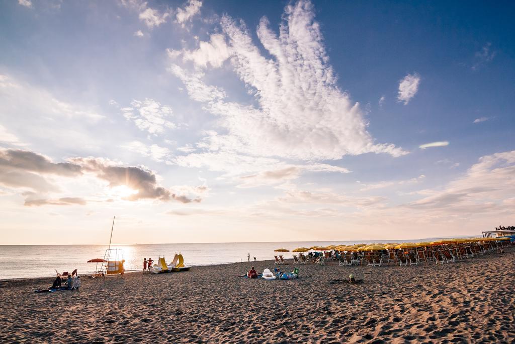 Camping Casa Di Caccia Marina Di Bibbona Exteriör bild