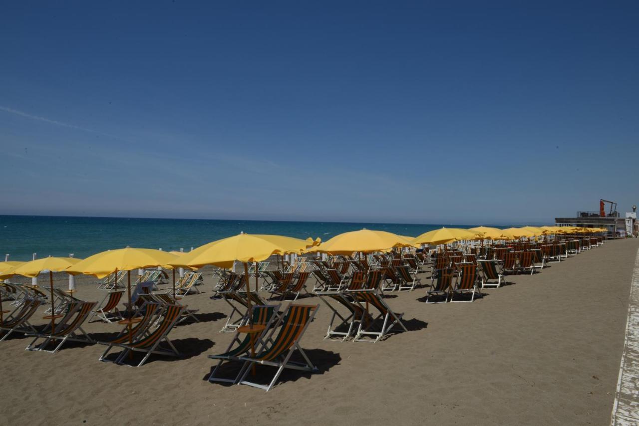 Camping Casa Di Caccia Marina Di Bibbona Exteriör bild